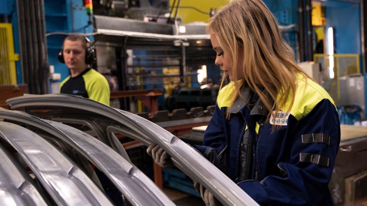 EBP:s presshall i Olofström – människor och robotar i samspel för högsta kvalitet